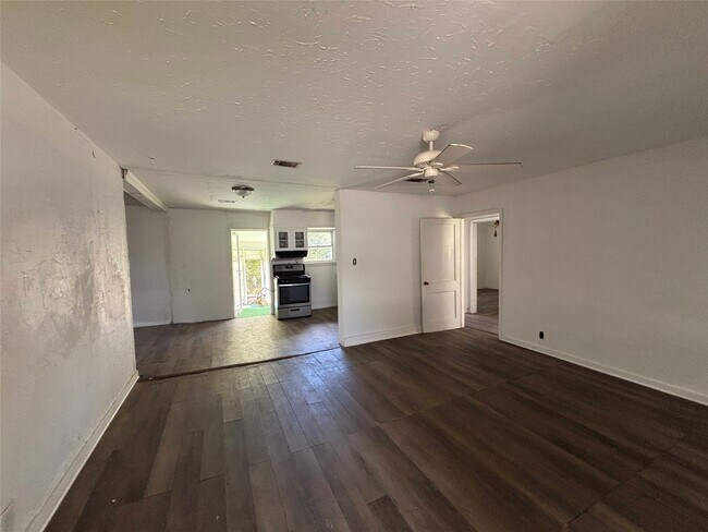 Building Photo - 612 Winding Way St