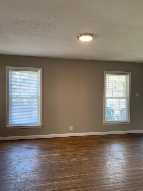 Foto del edificio - 827 W 44th St