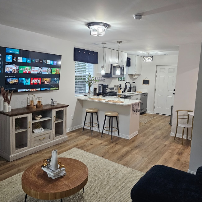 Building Photo - 822 S Kilbourne Rd