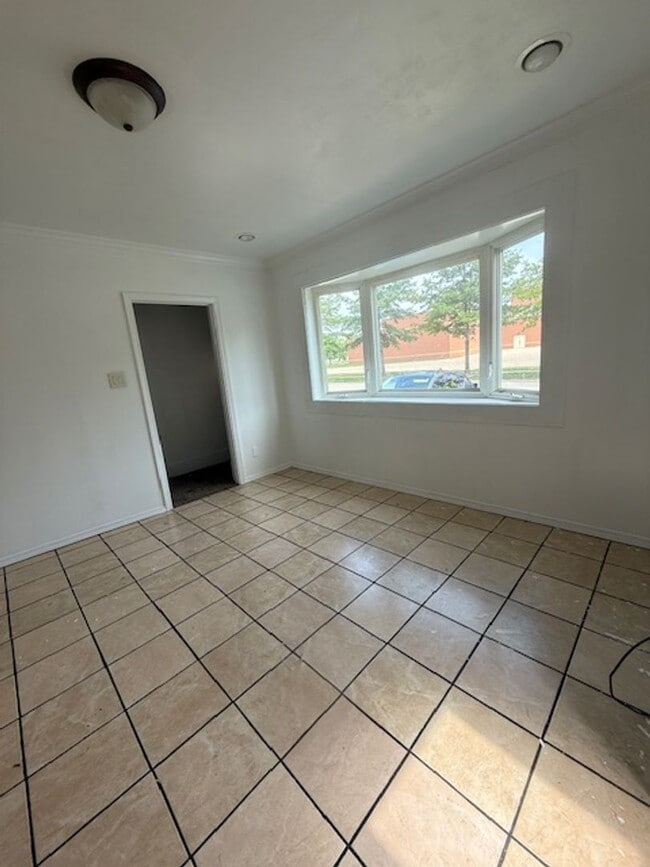 Building Photo - 3 Bedroom / 2 Bathroom House in Peoria