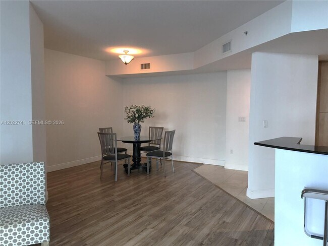Foto del edificio - 7900 Harbor Island Dr