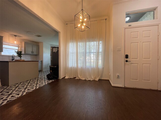 Building Photo - 6526 Paris St