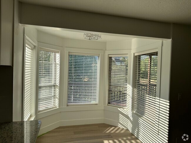 Building Photo - 308 Hillside Cir