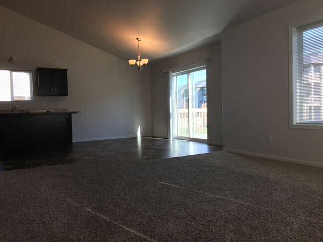 Foto del edificio - 3 Bed 3 Bath Single Family Home
