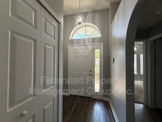 Foto del edificio - 7327 High Bluff Rd N