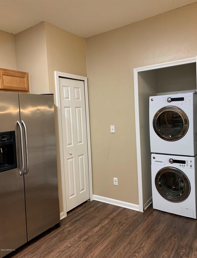 Building Photo - 270 Golden Lake Loop