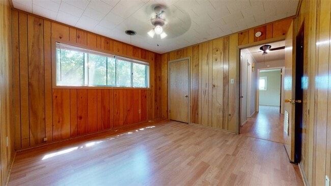 Foto del edificio - 1616 George Bush Dr