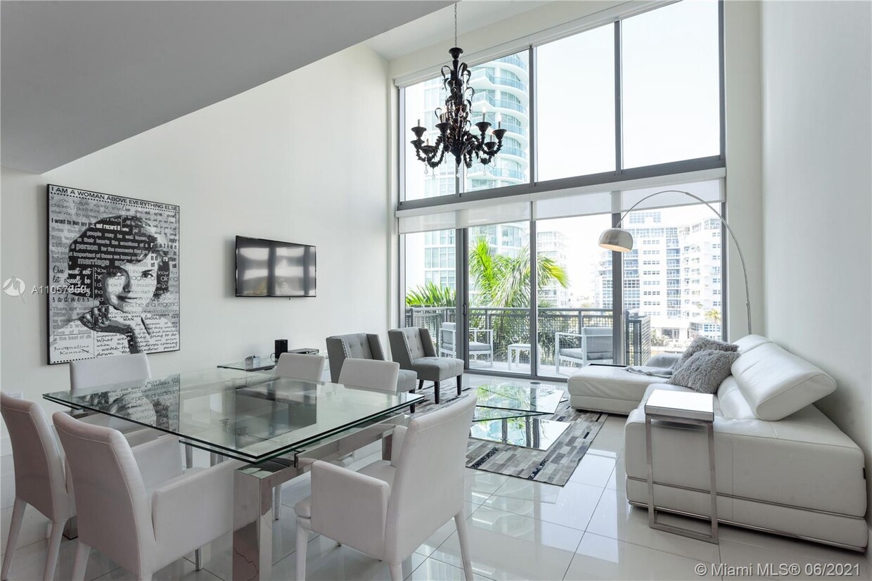 Primary Photo - 6000 Collins Ave
