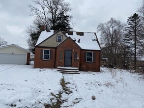 Building Photo - 1025 E 44th Pl