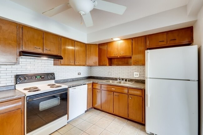 Foto del edificio - 2206 S Goebbert Rd