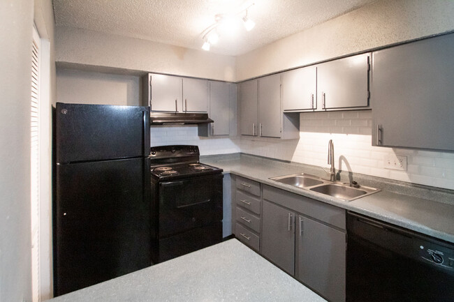 Kitchen - Riatta Ranch Apartments