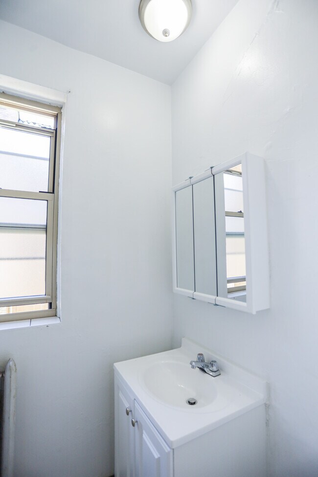 Foto del edificio - 1361 W Greenleaf Ave