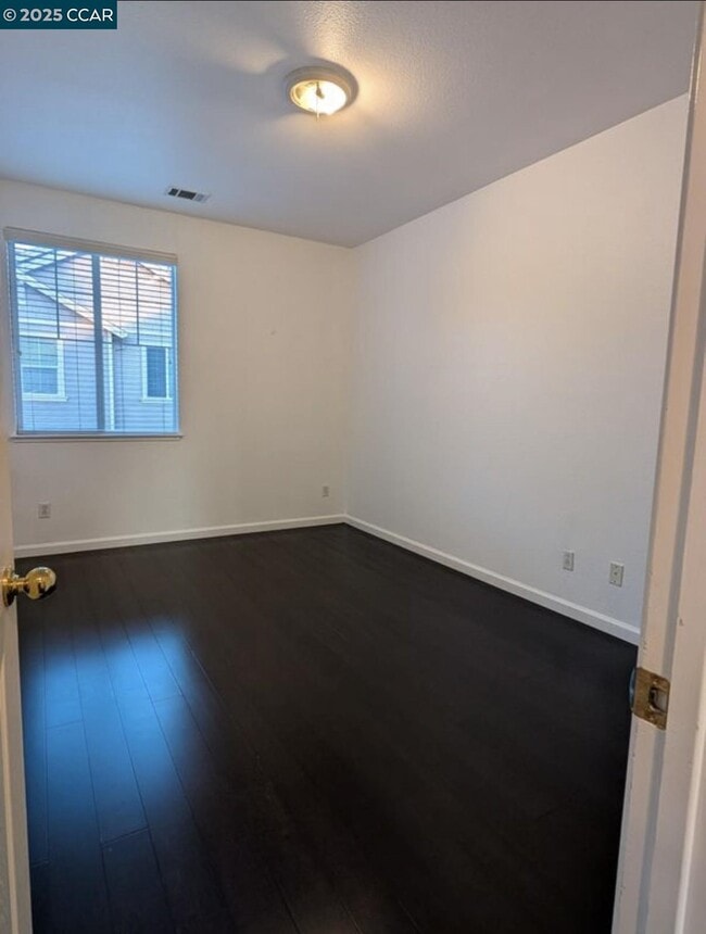 Foto del edificio - 6248 Sussex Dr