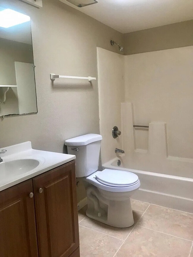 Foto del edificio - Townhome For Rente