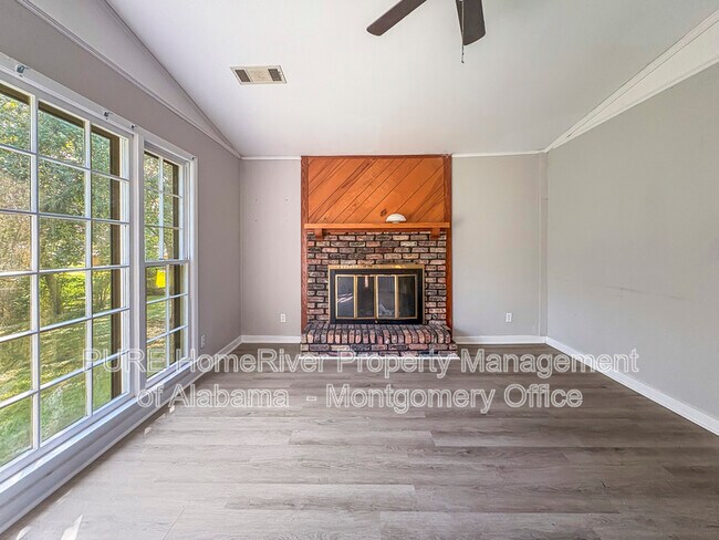 Foto del edificio - 1701 Longmeadow Dr