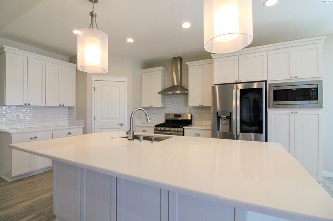Foto del edificio - 3 Bed/ 2.5 Bath + an Office Home in West R...