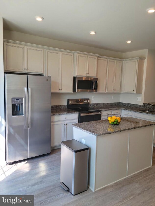 Foto principal - 5123 Penn St