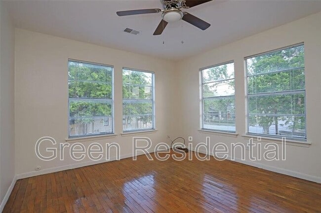 Building Photo - 701 1/2 Highland St