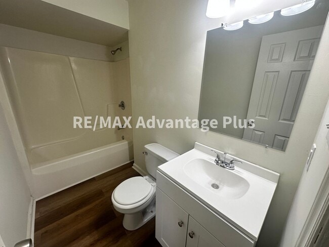 Building Photo - 108 Carter St