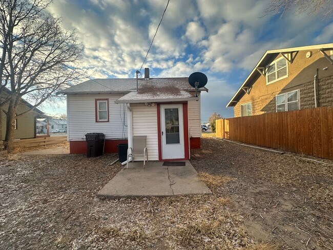 Building Photo - Shaul Properties - 419 1/2 W 14th