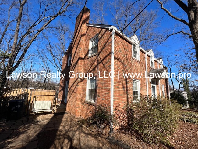 Foto del edificio - Charming Brick Colonial in South Roanoke