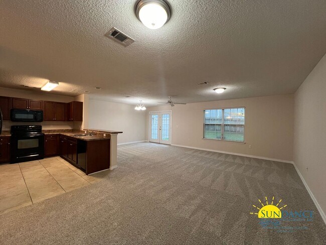 Foto del edificio - NEW Flooring, Beautiful Home in Stillwell ...