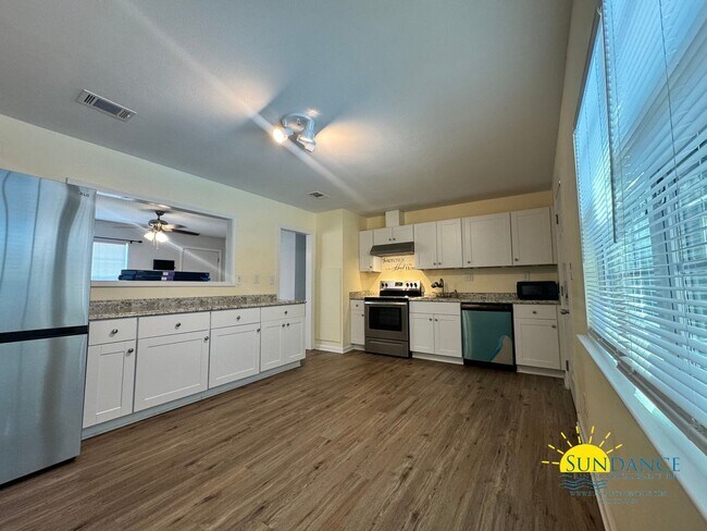 Foto del edificio - Great 3 Bedroom Home with In-ground Pool!