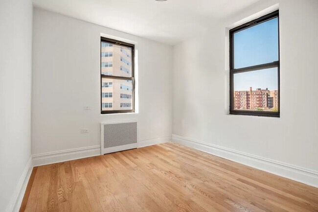 Foto del edificio - 97-25 64th Ave