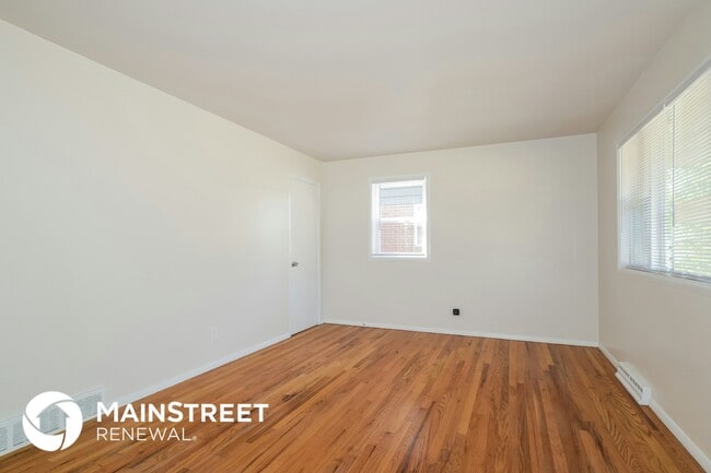 Building Photo - 1376 Cove Ln