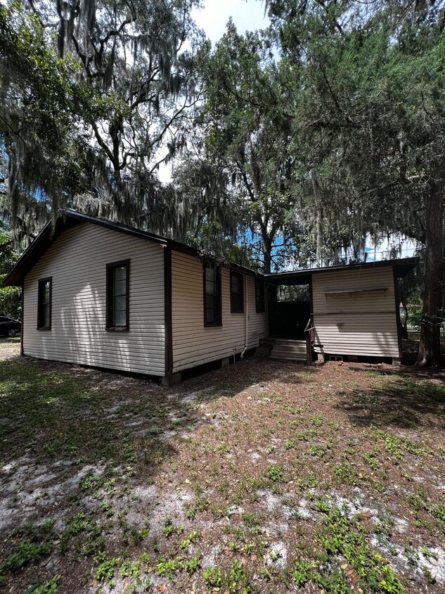 Foto principal - Charming 2 bed / 1 bath in Orange Park!