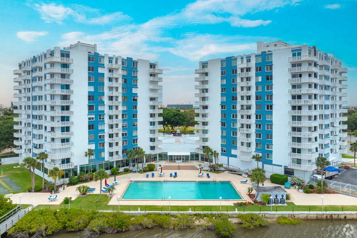 Primary Photo - Bayshore Club