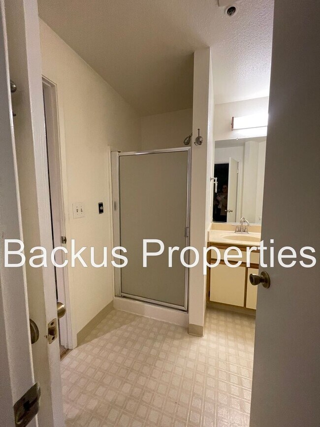 Foto del edificio - 2BD/2BA Condo in Del Rey Oaks – Great Location & Views