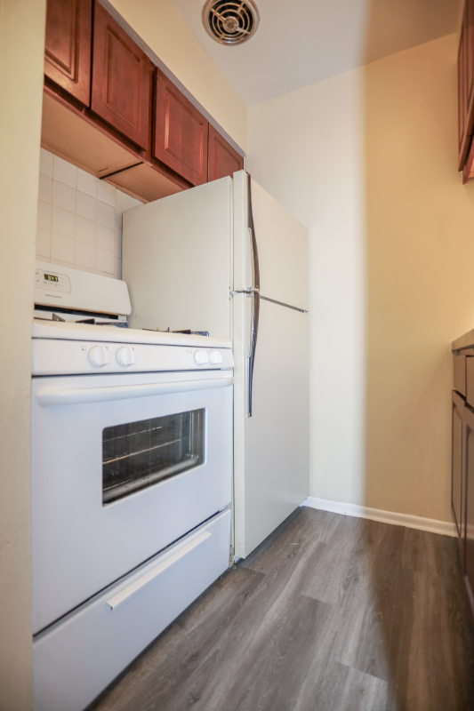 Building Photo - 459 W Briar Pl