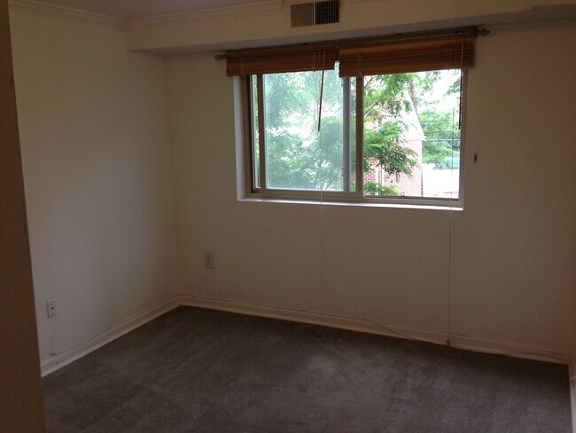 Master Bedroom - 2610 Wade Rd SE