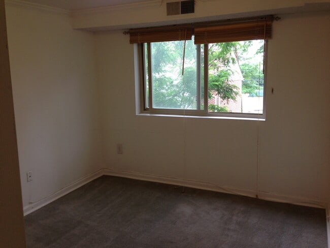 Master Bedroom - 2610 Wade Rd SE