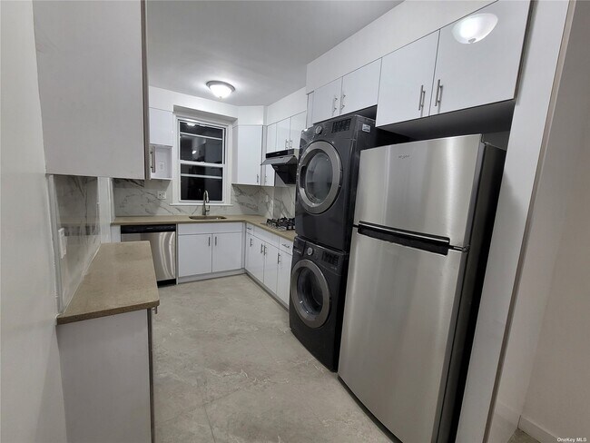 Foto del edificio - 45-18-45157 157th St