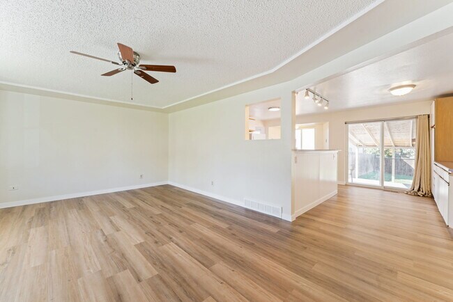 Foto del edificio - 7813 Webster Way