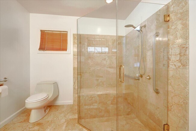 Foto del edificio - 162 Toyon Rd