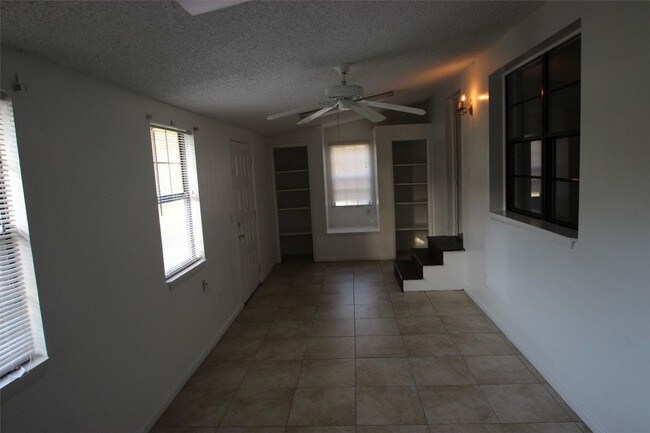 Building Photo - 11129 Flamingo Ave