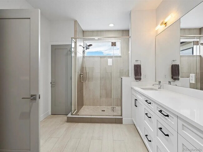 Foto del edificio - 5469 S Curtice St