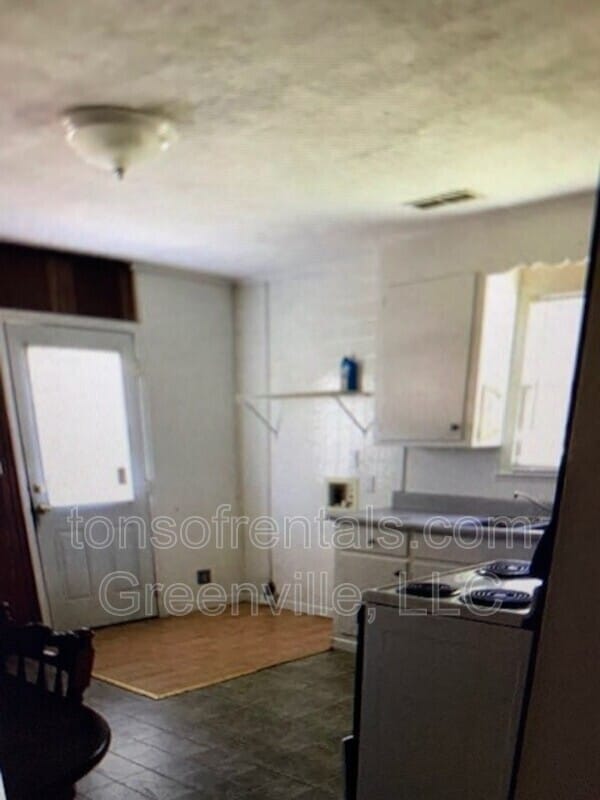 Building Photo - 737 Brockman McClimon Rd