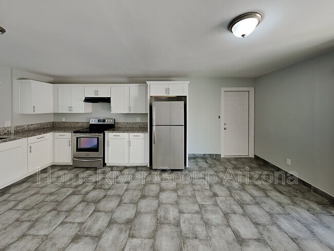 Building Photo - 4631 W Claremont St