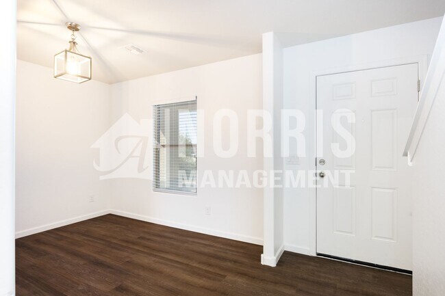 Foto del edificio - Beautiful Large Home Very Close to Freeway