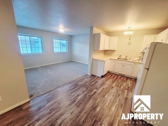 Building Photo - 4907 S Tennis Ln