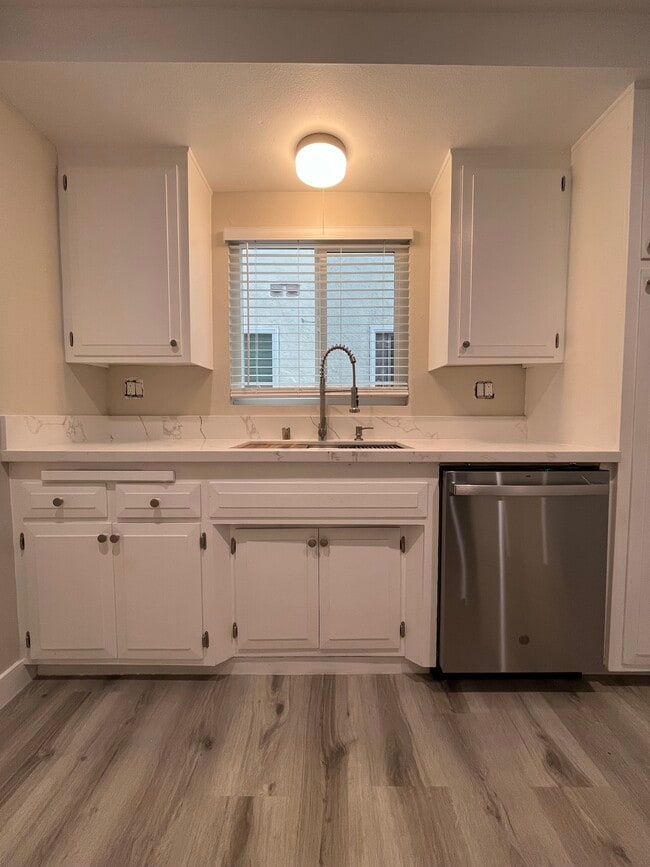 1308 Agate St Unit B, Redondo Beach, CA 90277 Apartments in Redondo