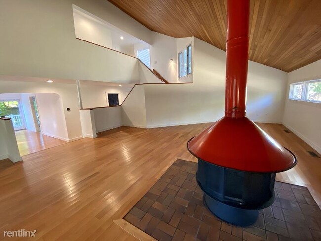 Building Photo - 4 br, 3 bath House - 720 Heather Way
