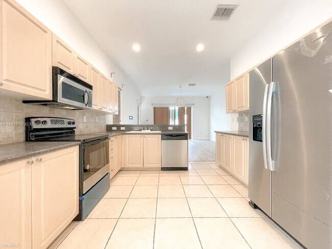 Building Photo - 4 br, 2 bath House - Vizcaya