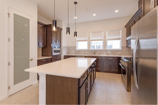 Building Photo - 2353 Brix St