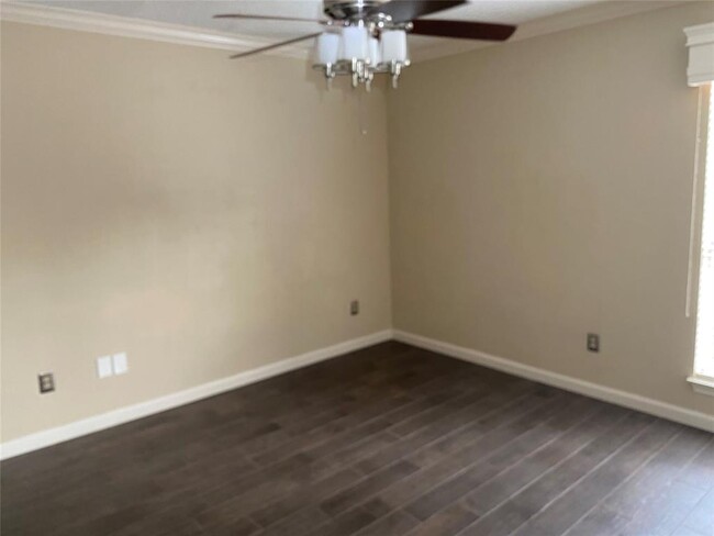 Building Photo - 1442 Meadowood Village Dr