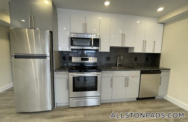 Building Photo - 1028a Commonwealth Ave